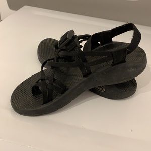 Chacos: Black double strap with toe loop